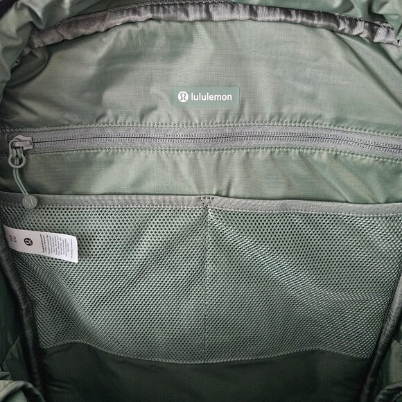 NWT LULULEMON BLK/GREU Black Green Double Zip Backpack OS - Picture 10 of 13